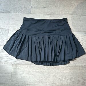 Black Gold Hinge skirt with shorts and pockets underneath